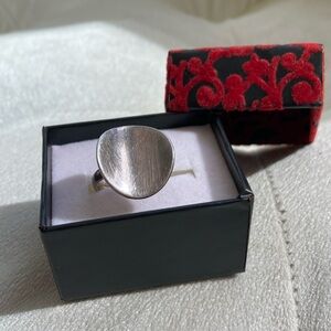 Sterling Silver 925 Modernist Ring Size:6,5
Maker’s Mark: Sezgin